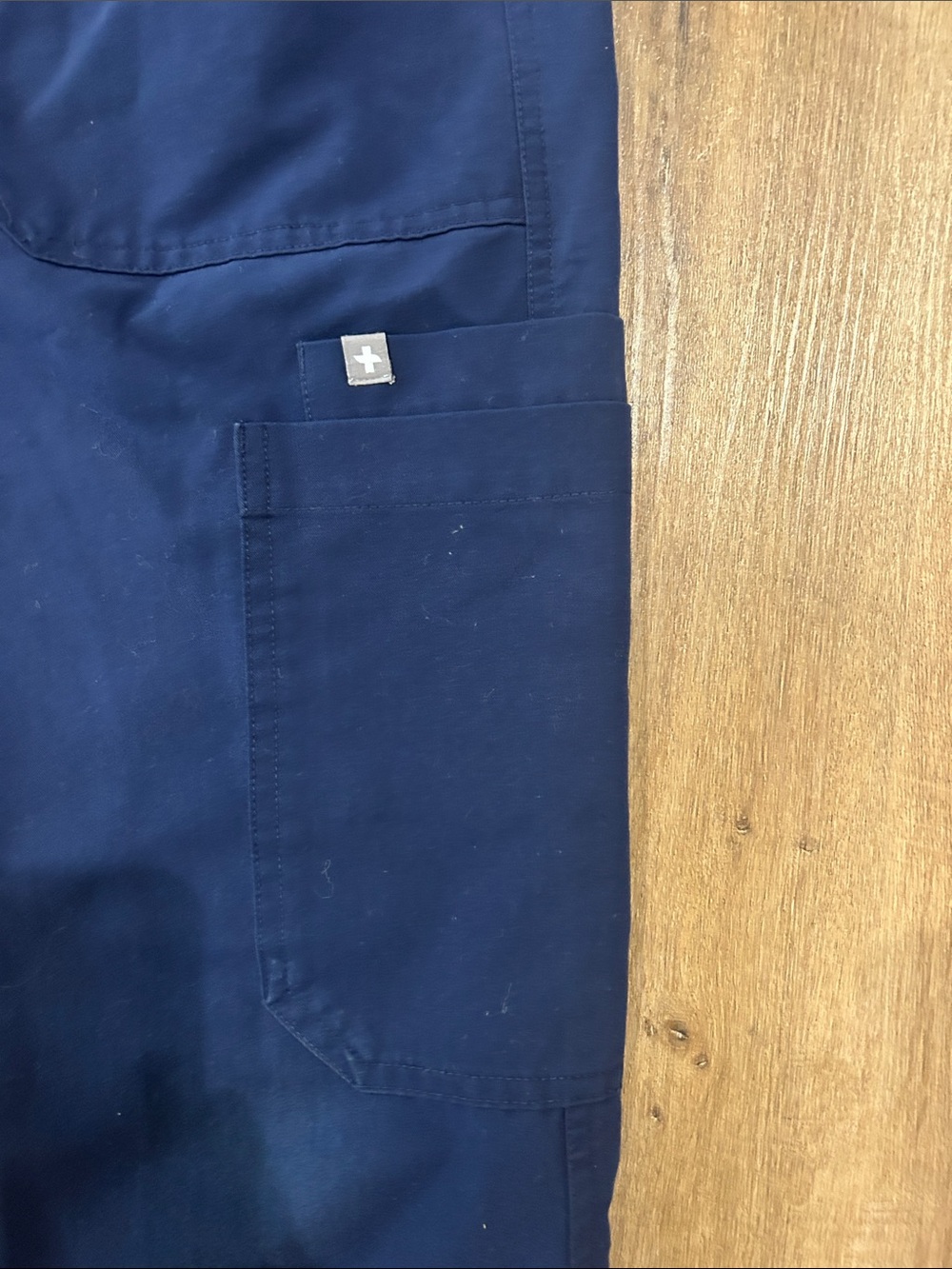 FIGS Set - Leon Scrub Top and Cairo Straight-Leg Scrub Pants - Picture 3 of 12